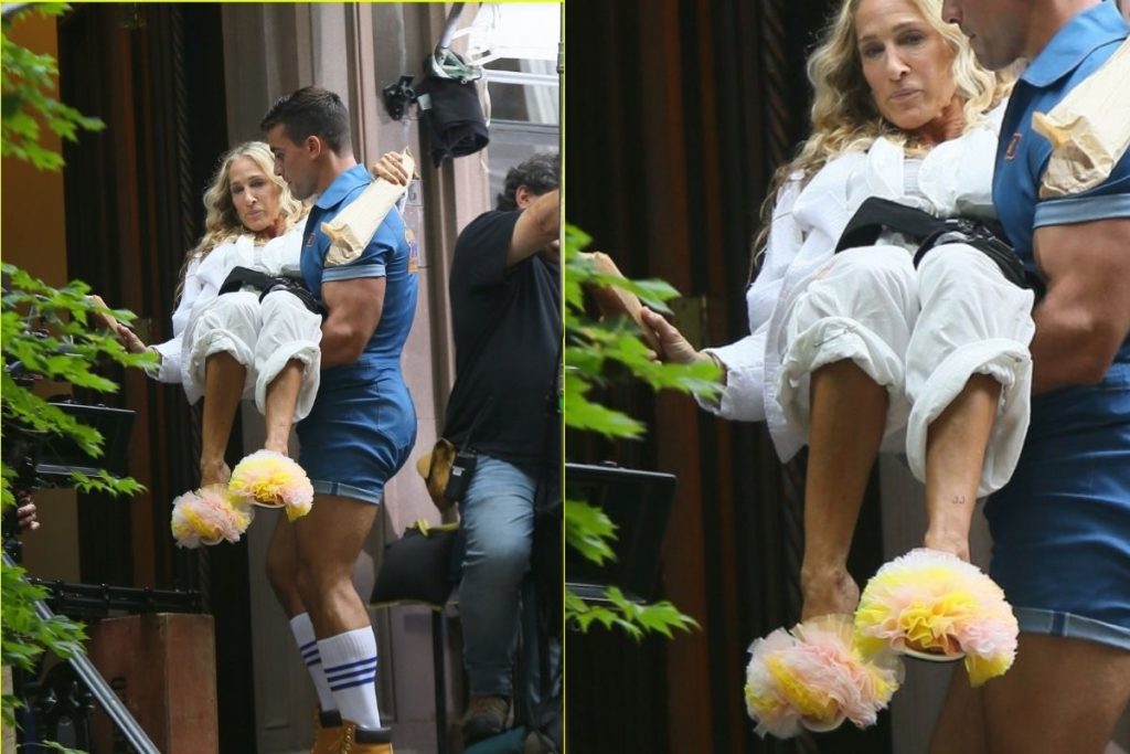 Sarah Jessica Parker com pantufas amarelas