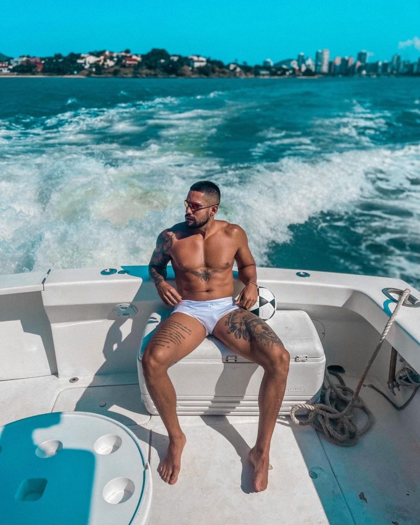 Bil Araujo numa lancha