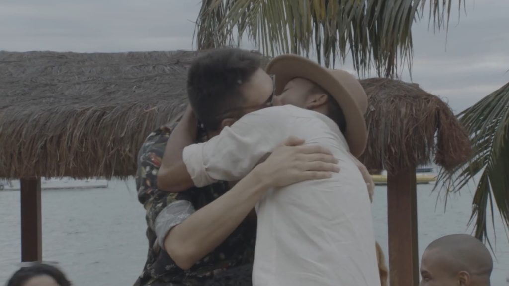 cena de beijo em rio shore