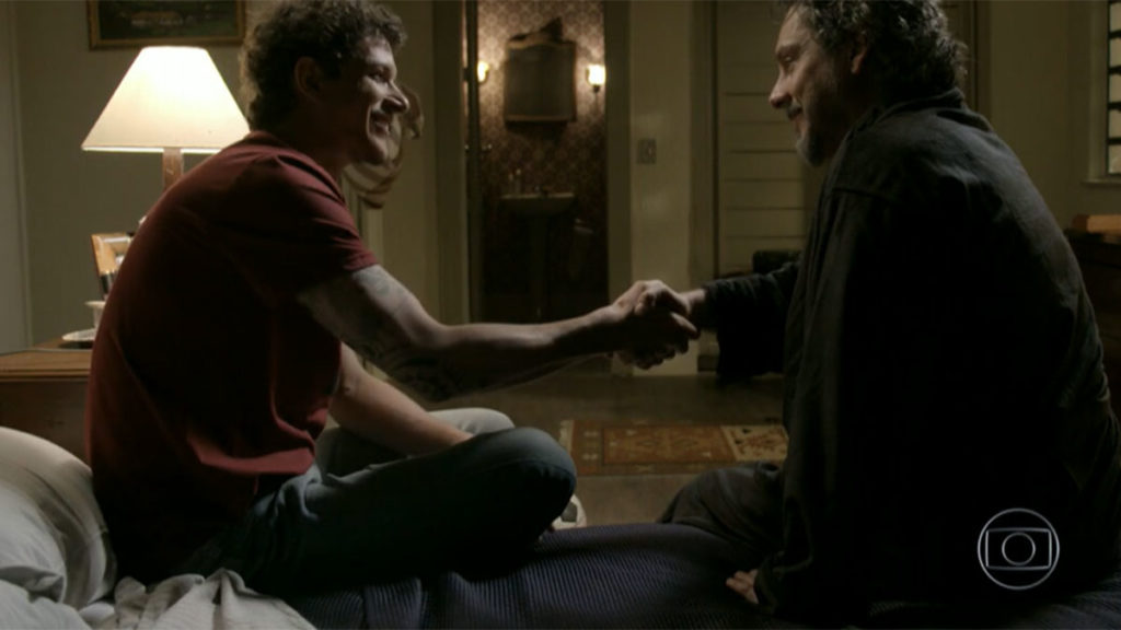 O aperto de mãos entre tio e sobrinho