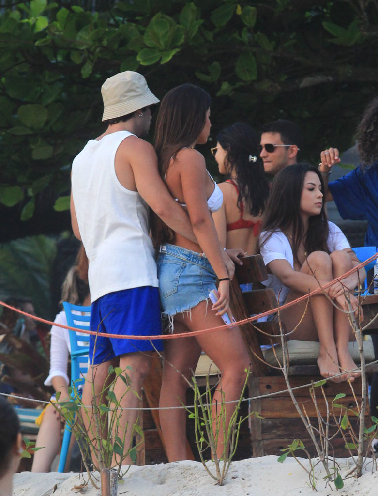 Hariany Almeida e José Victor Pires abraçadinhos