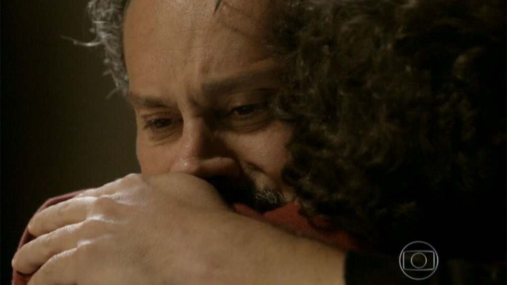 José Alfredo troca um abraço cheio de emoção com Elivaldo em "Império"