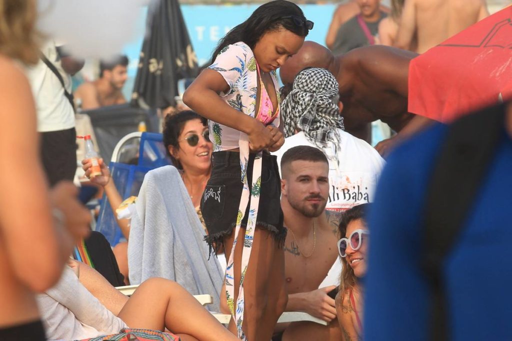 rebeca-andrade-com-o-affair-na-praia