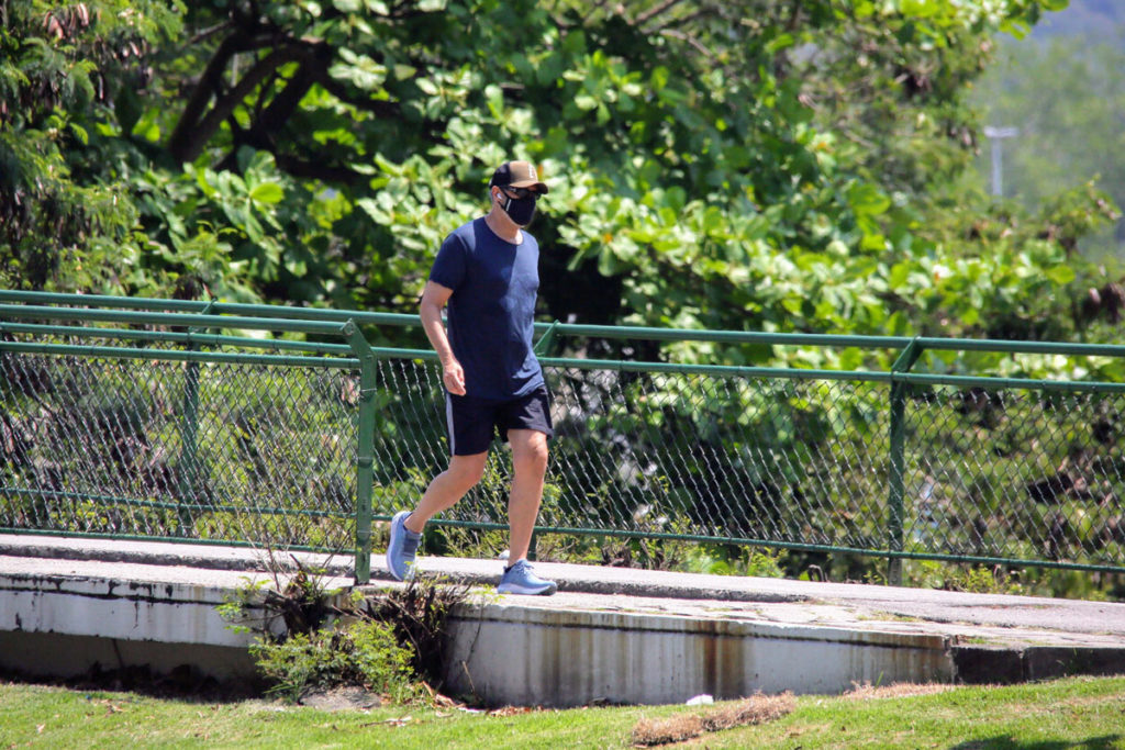 William Bonner é clicado se exercitando perto da Lagoa Rodrigo de Freitas