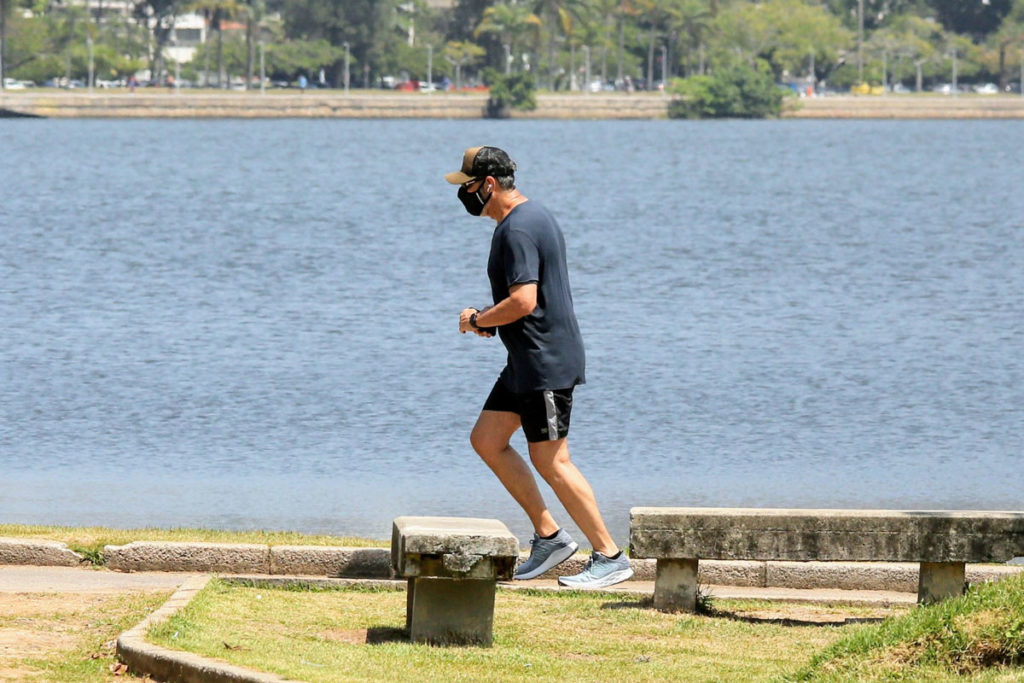 William Bonner corre perto da Lagoa Rodrigo de Freitas