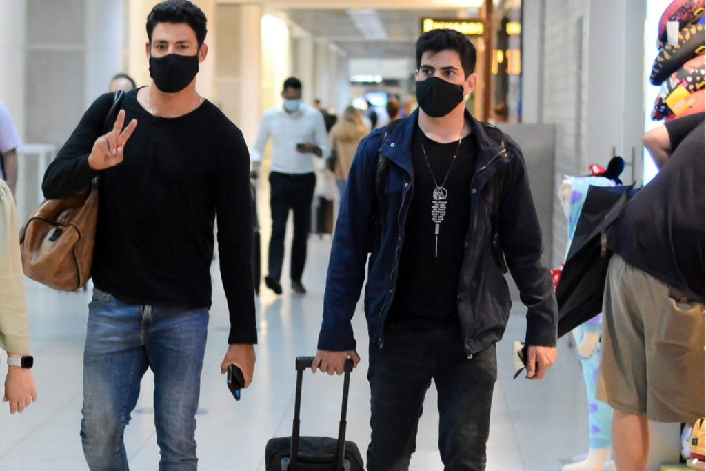 Caua e Pavel Reymond em aeroporto