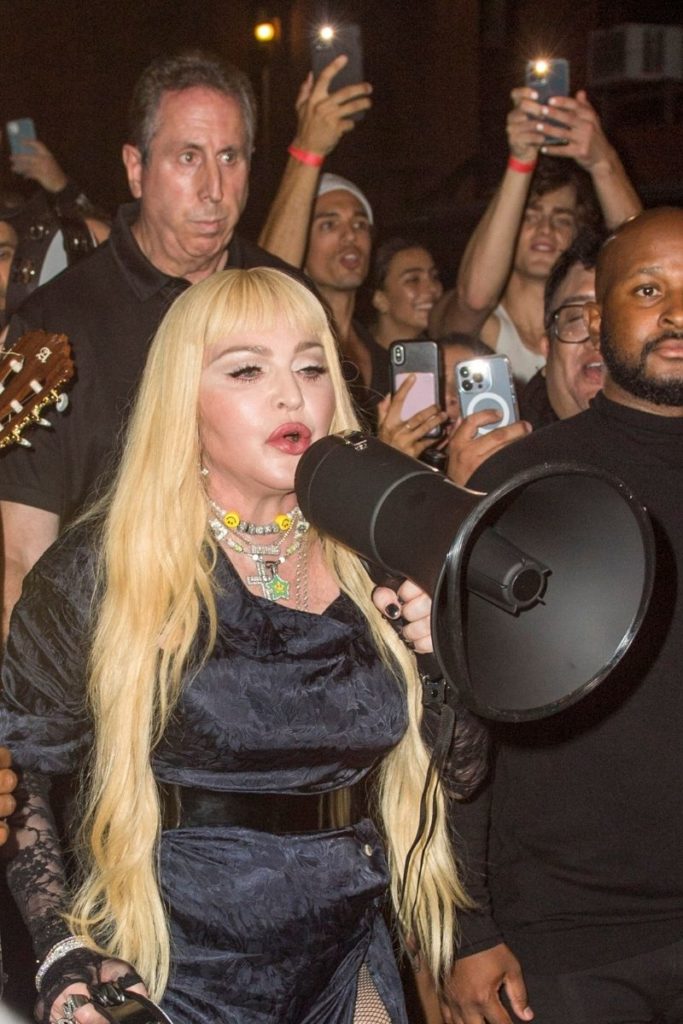 Madonna comanda passeata musical pelas ruas do Harlem5