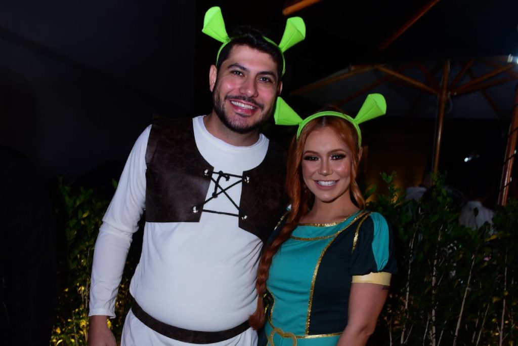 Yugnir-Mirela-Janis-na-festa-de-halloween