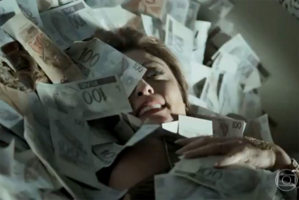 Bibi Perigosa (Juliana Paes) em cima de fortuna ganha com tráfico em A Força do Querer