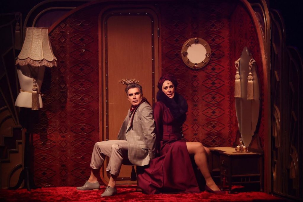 Claudia Raia e Jarbas Homem de Mello no espetáculo 