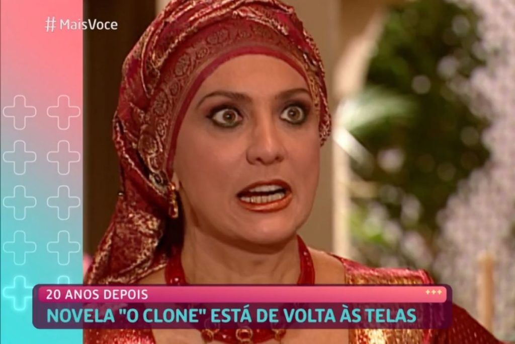 Eliane Giardini como Nazira em cena de O Clone