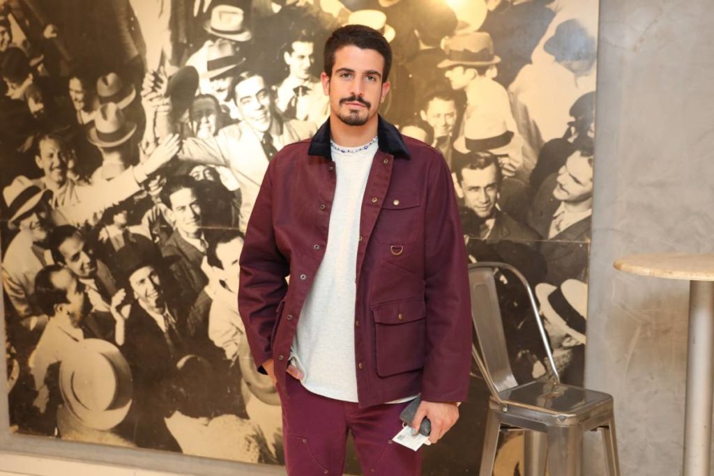 enzo-celulari-prestigia-a-mae-em-teatro