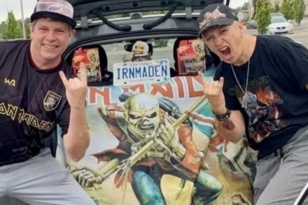 Sharon Burns, fã de Iron Maiden que quase perdeu o emprego