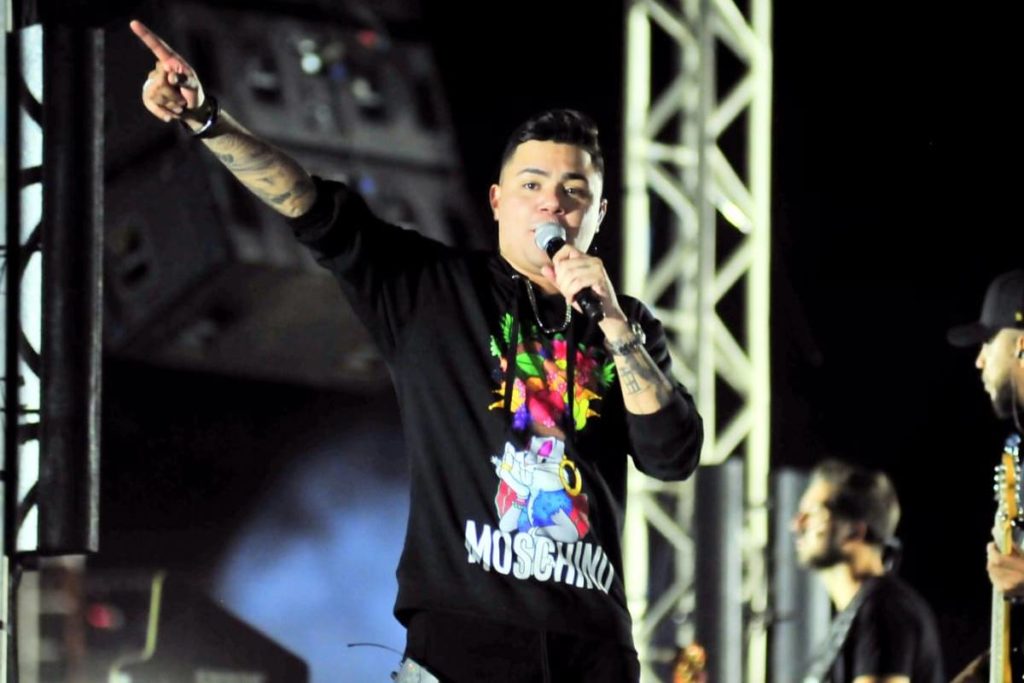 felipe-araujo-no-show-de-gusttavo-lima