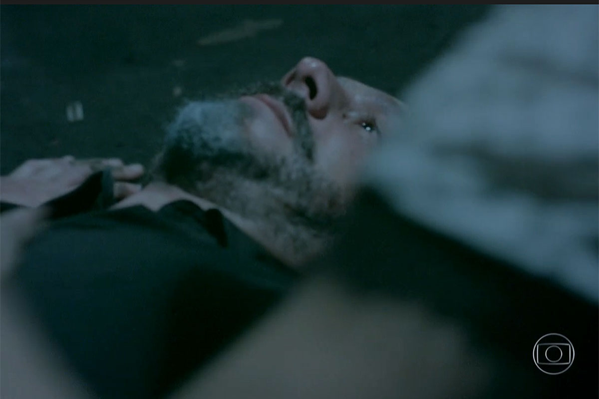 José Alfredo (Alexandre Nero) morre em "Império"