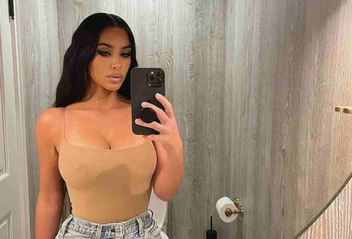 Kim Kardashian, selfie no banheiro