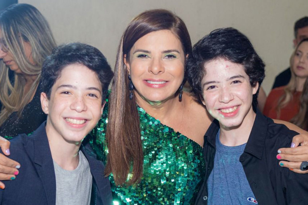 Mara Maravilha com os g~emeos de 'As Aventuras de Poliana'