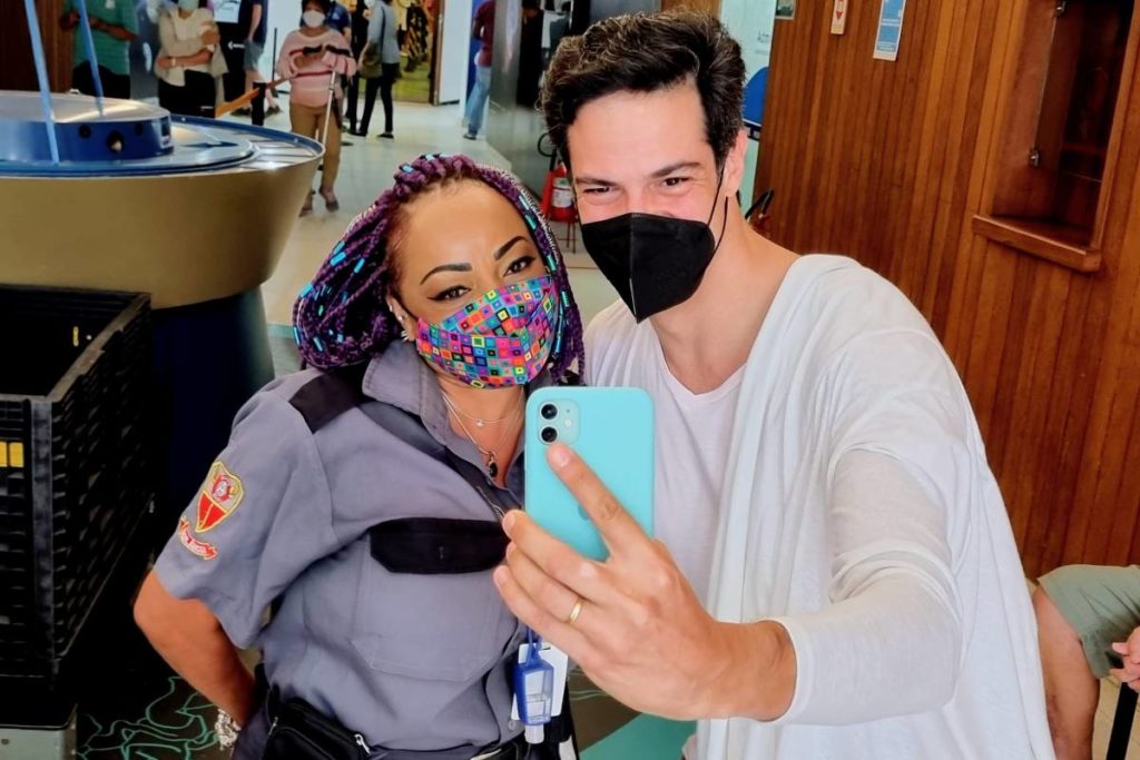 mateus-solano-com-segurança