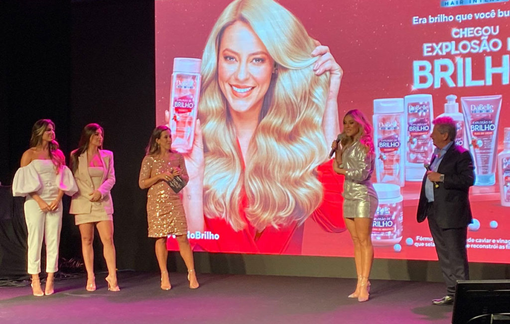 Paolla Oliveira em evento da 'DaBelle Hair'