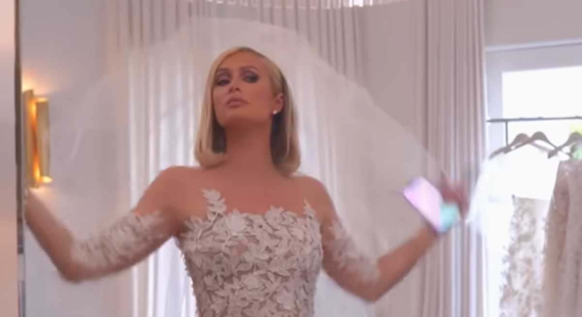 Paris Hilton vestida de noiva