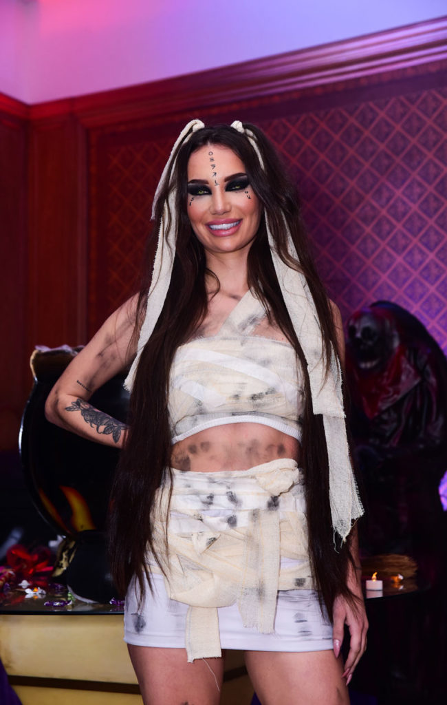 Stefani Bays na festa de halloween do Gossip no Insta