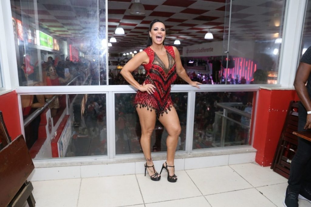 Viviane Araujo na quadra da Salgueiro