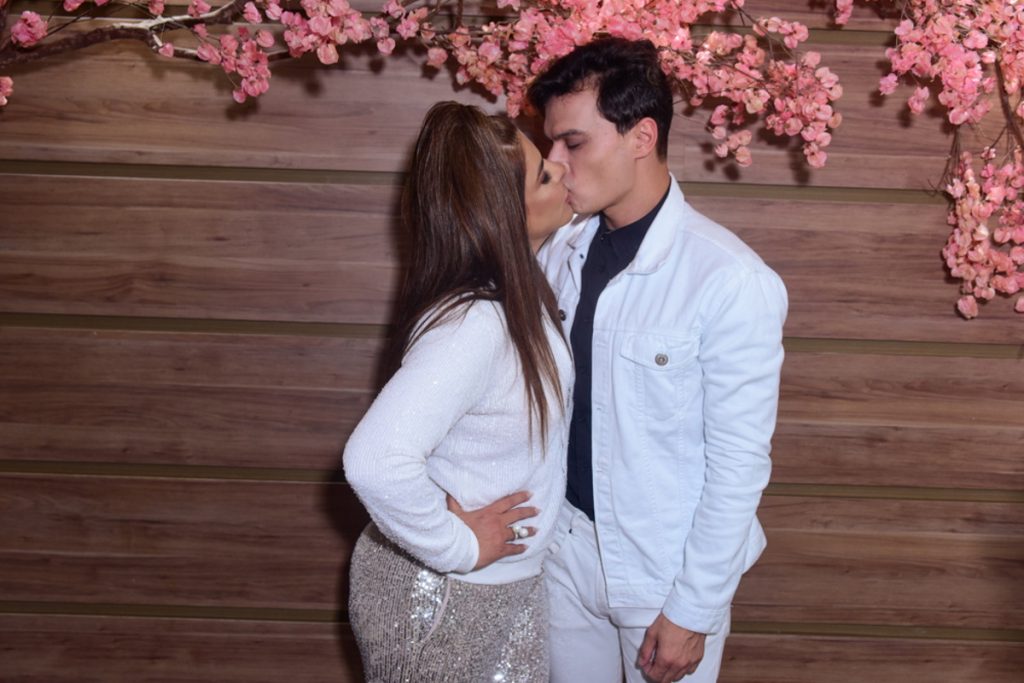 Mara Maravilha beijando Gabriel Torres