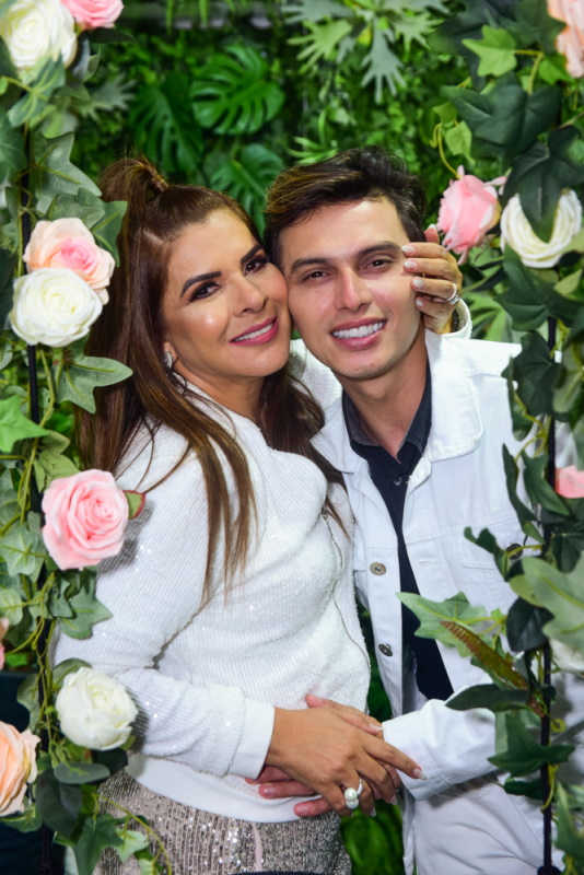 Mara Maravilha posando com Gabriel Torres