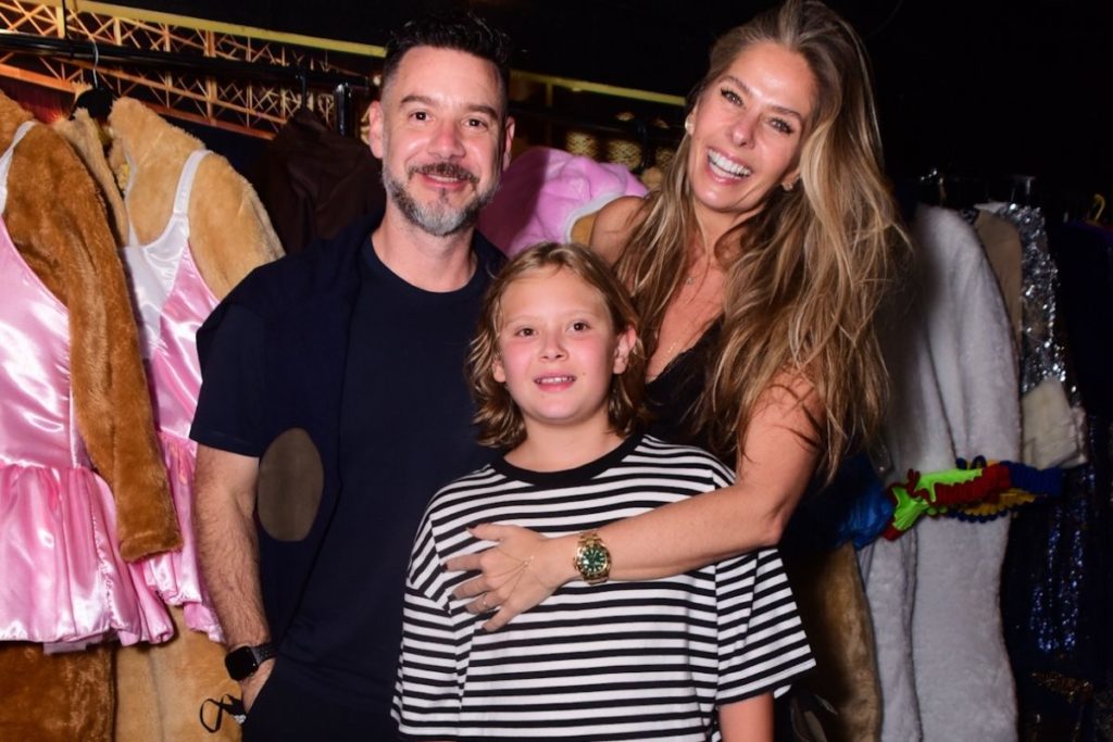 Musical Natal Magico - Adriane Galisteu, Alexandre Iódice e o filho Vittório.