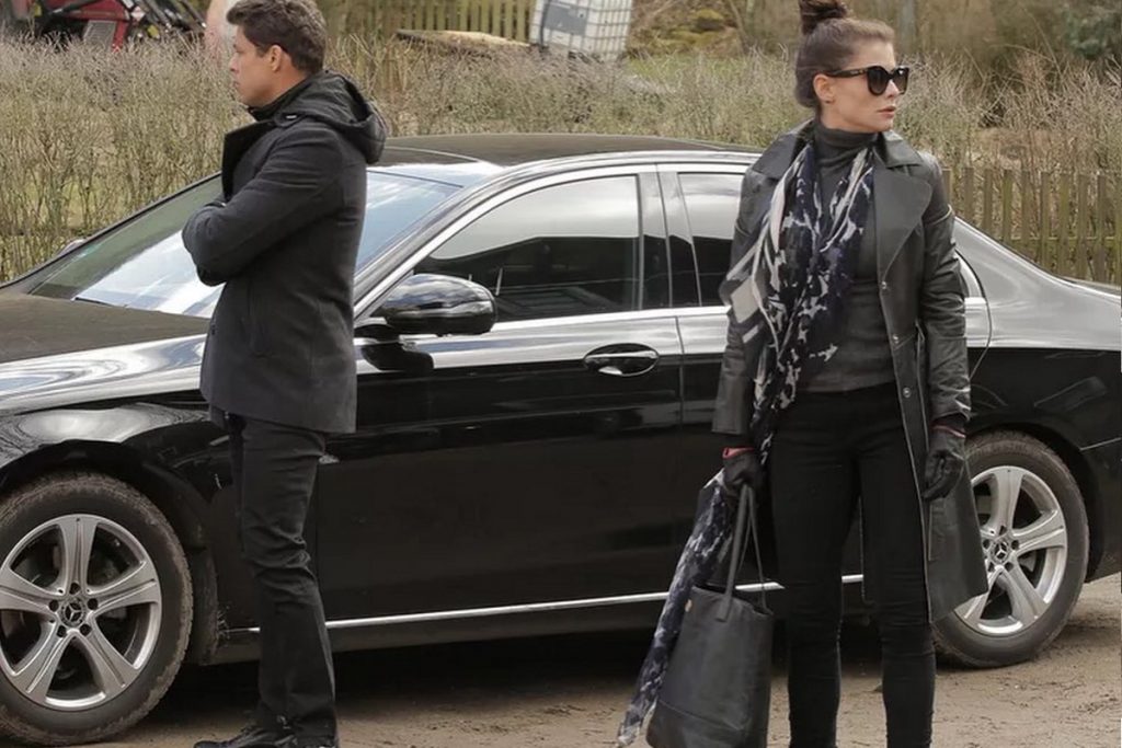 Caua Reymond como Renato e Alinne Moraes como Barbara na estrada