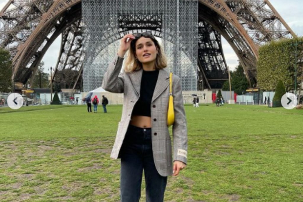 Sasha Meneghel na Torre Eiffel