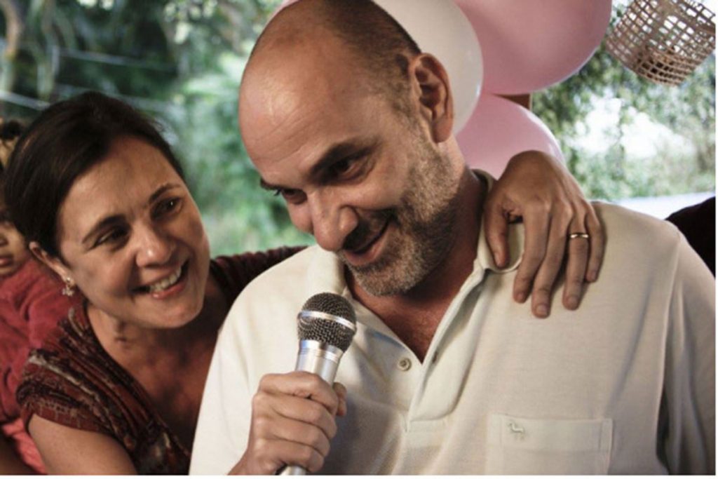 Adriana Esteves e Marco Ricca no filme Canastra Suja