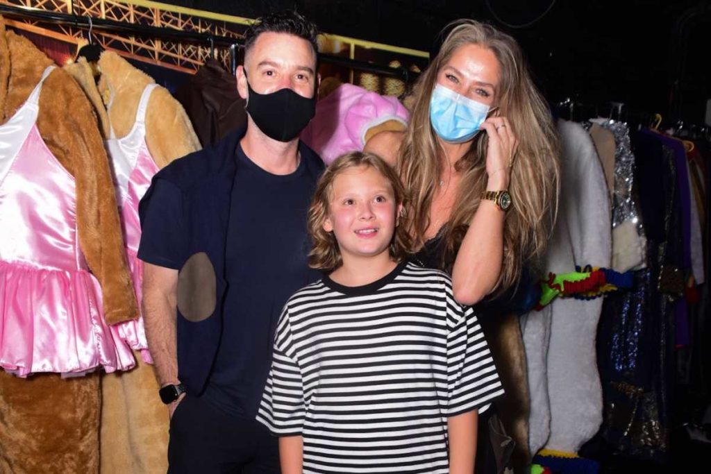 Adriane Galisteu e Alexandre Iodice nos bastidores com Vittorio