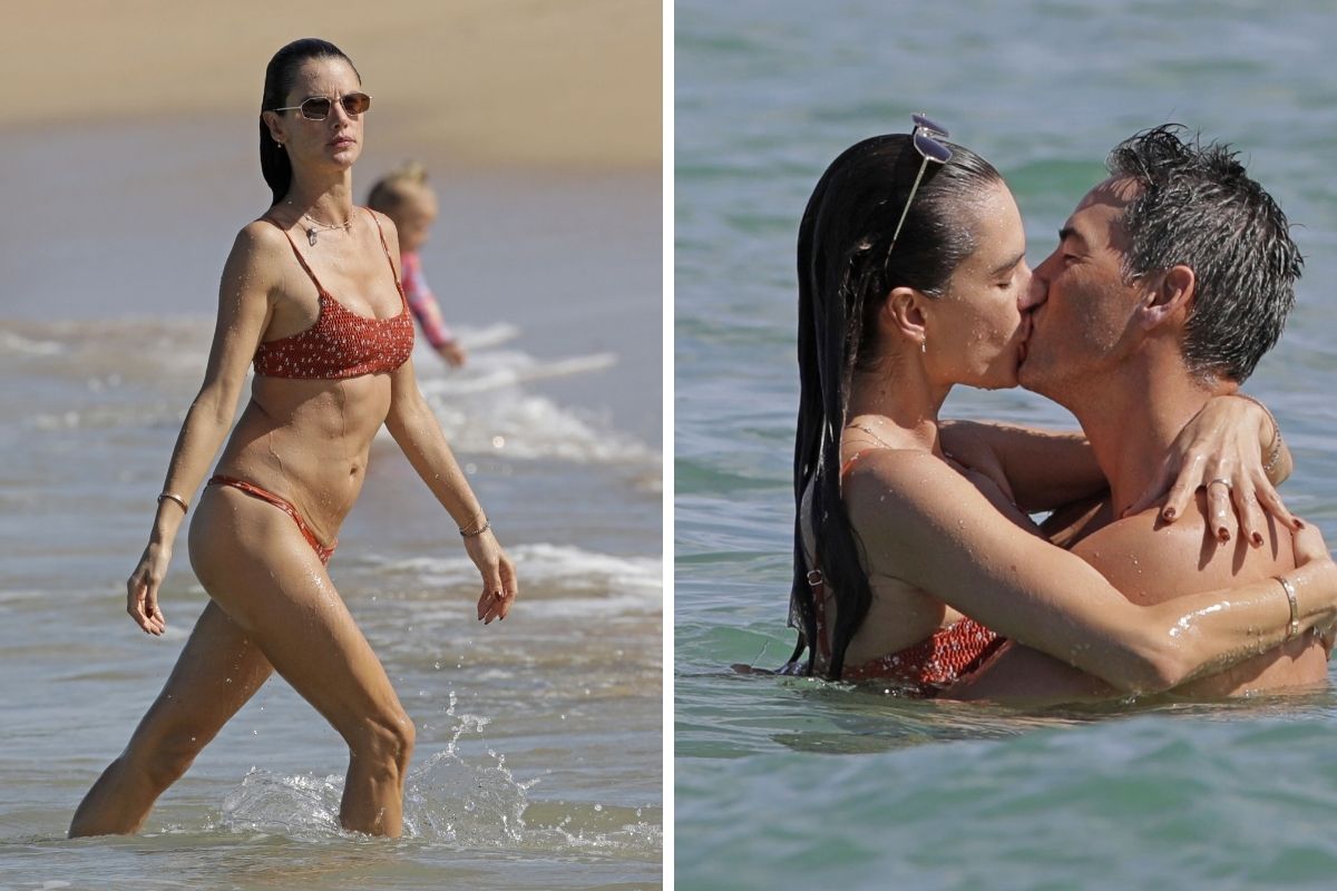 Alessandra Ambrósio se refrescando no mar e beijando o namorado