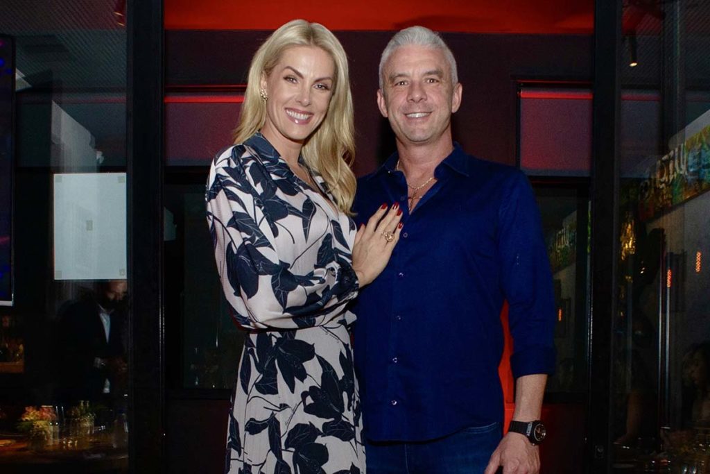 Ana Hickmann celebra o aniversário do marido Alexandre Correa