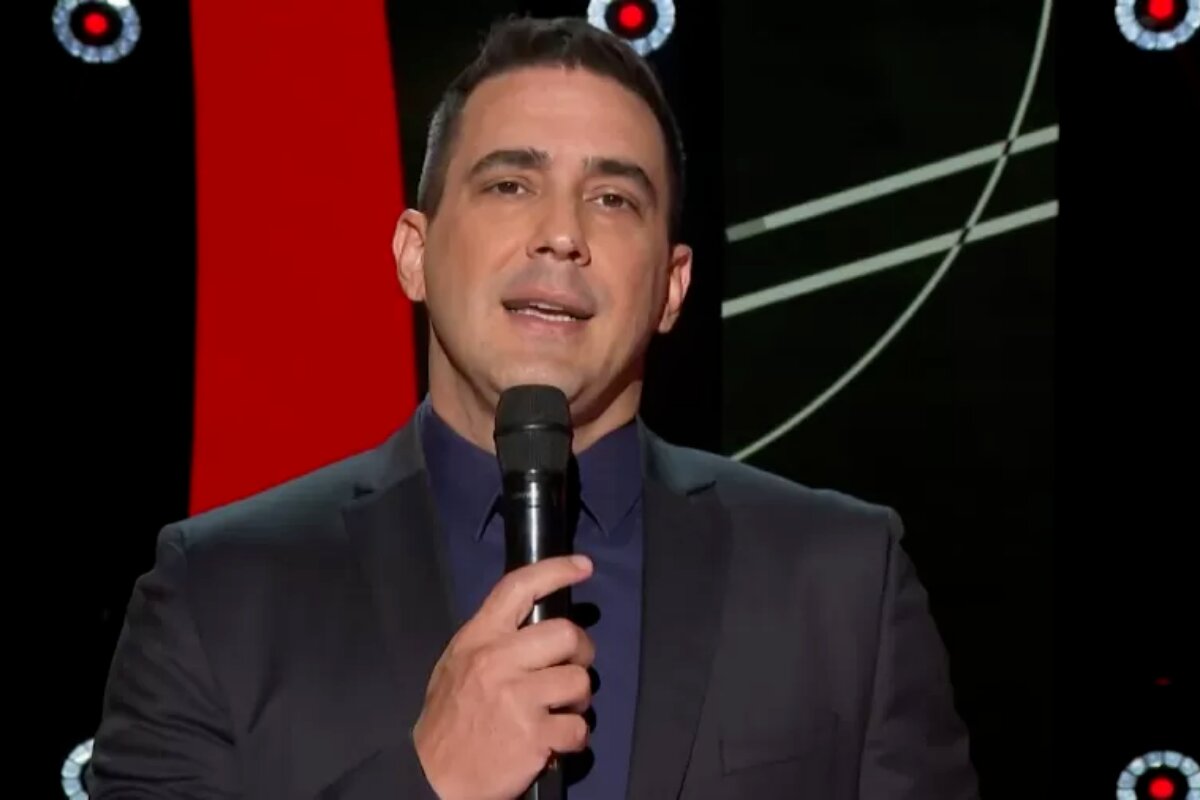 André Marques no palco do The Voice Brasil'