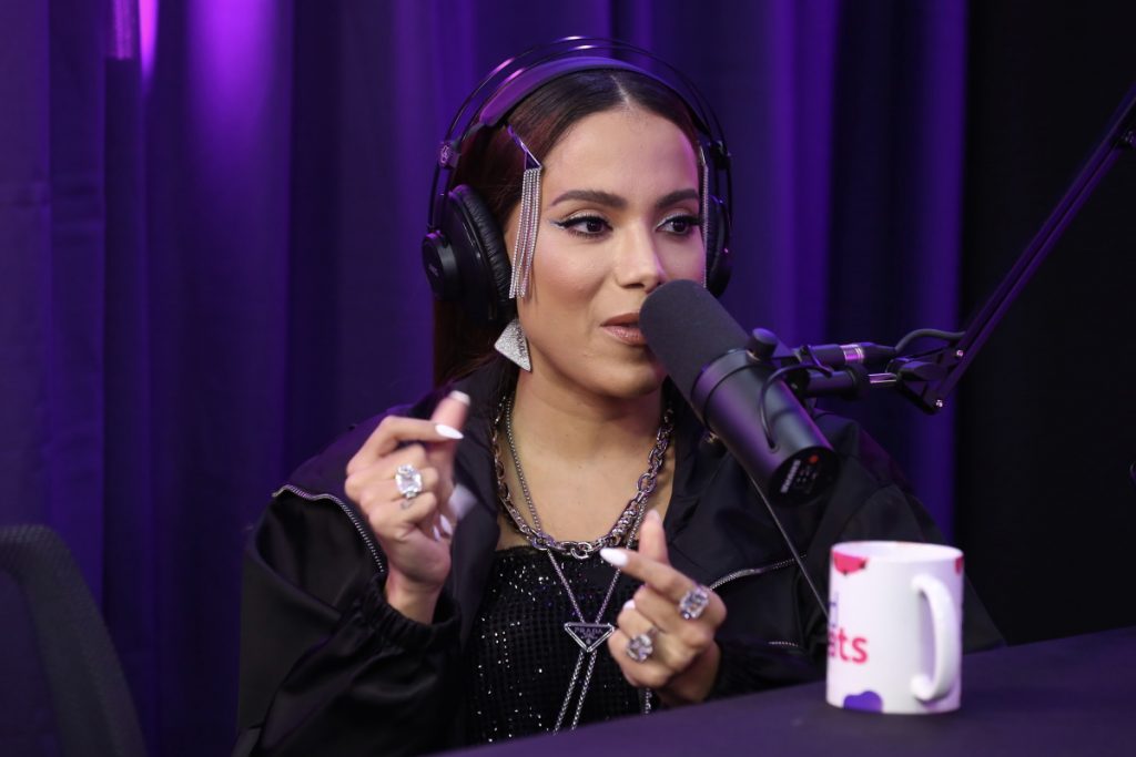 Anitta em entrevista ao PodCats