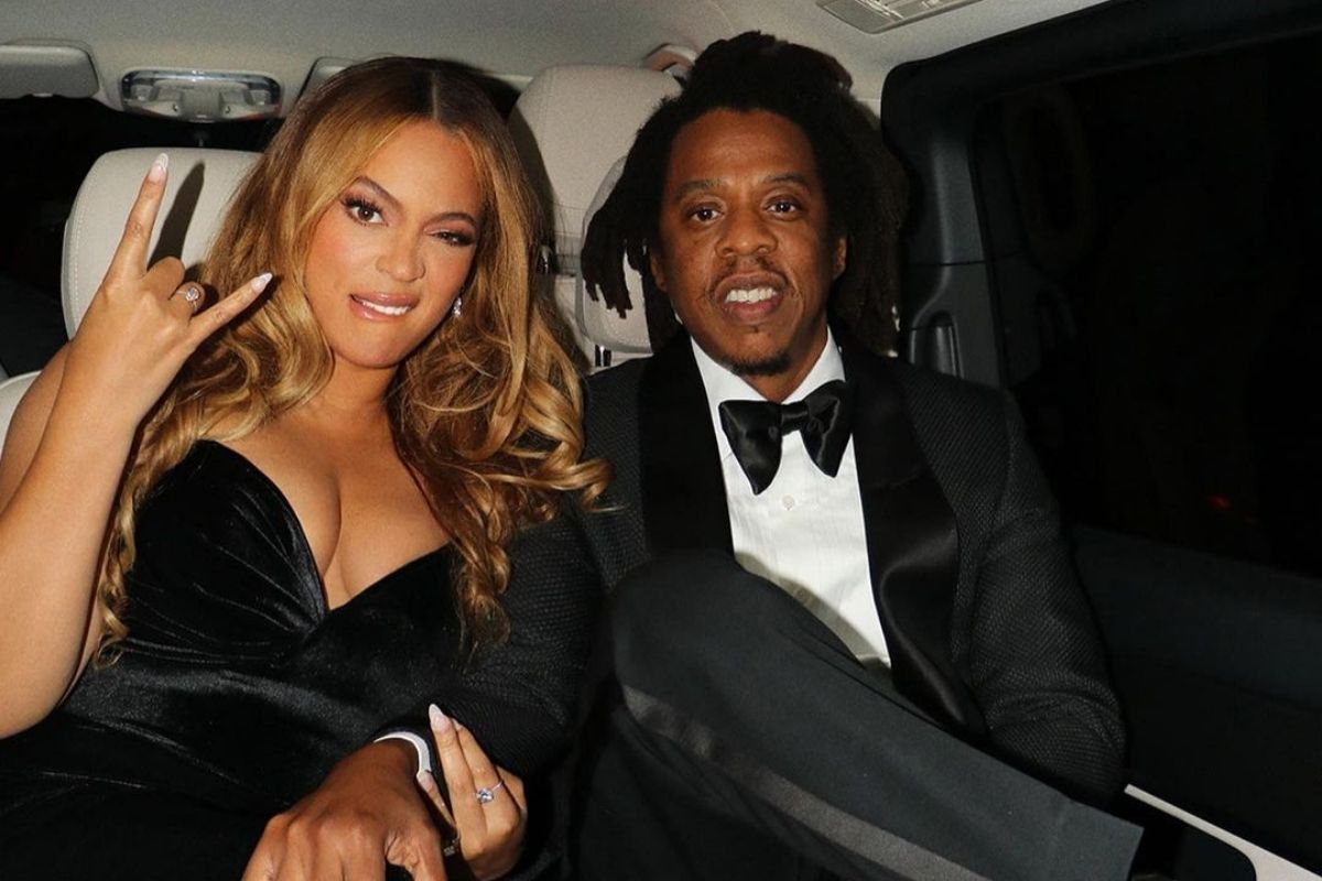 Beyoncé e Jay-Z em foto dentro de limousine