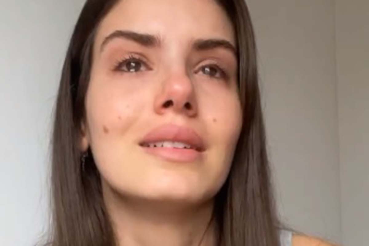 Camila Queiroz chora ao se despedir de Angel