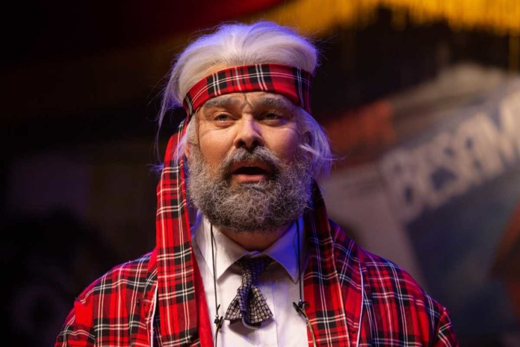 Carmo Dalla Vecchia caracterizado em Forever Young