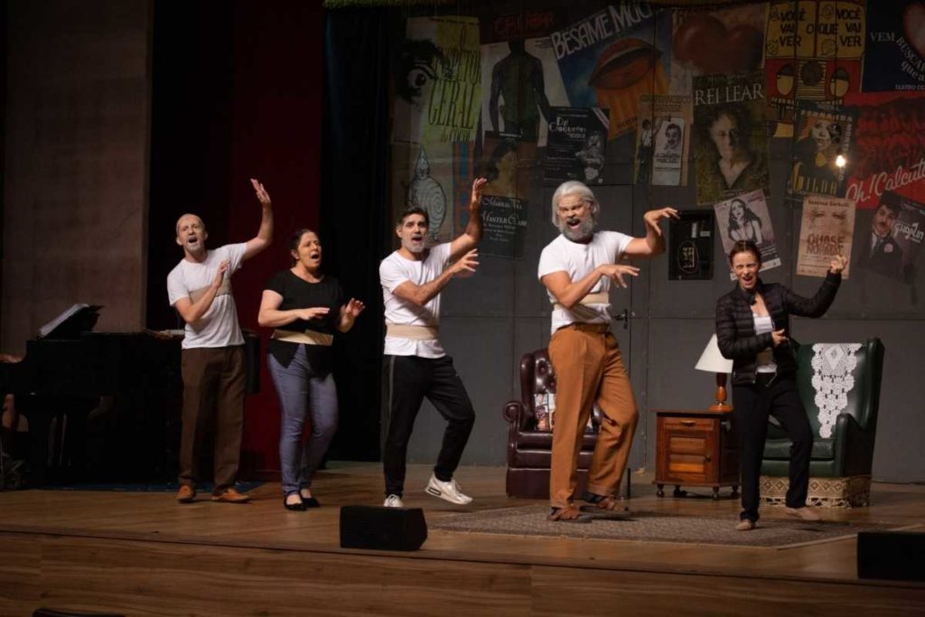 Elenco atuando em Forever Young