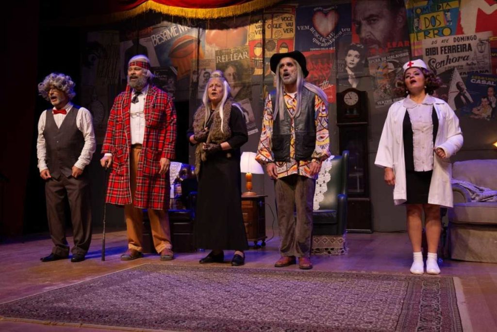 Elenco atuando em Forever Young