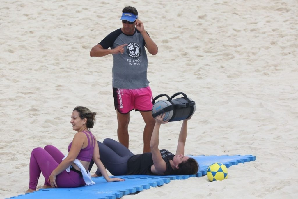 Giovanna Antonelli em treino na praia