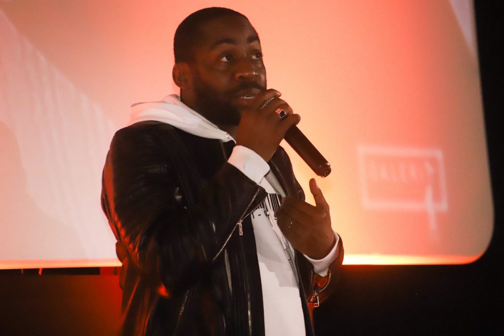 Lázaro Ramos apresenta o filme Papai é Pop