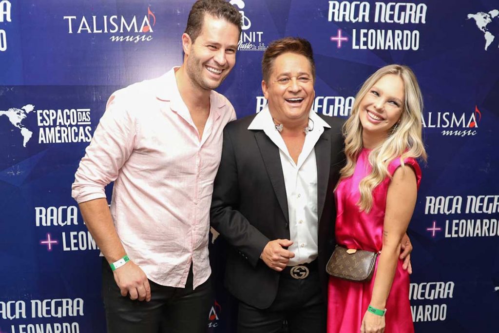 Leonardo com o filho Pedro Leonardo e a nora, Thais Gebelein