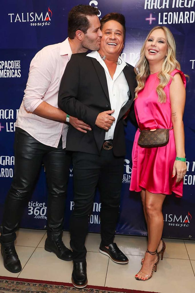 Leonardo ganha beijinho do filho, Pedro leonardo