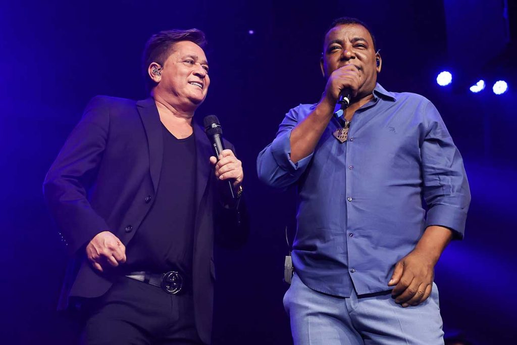Leonardo e Luiz Carlos no palco
