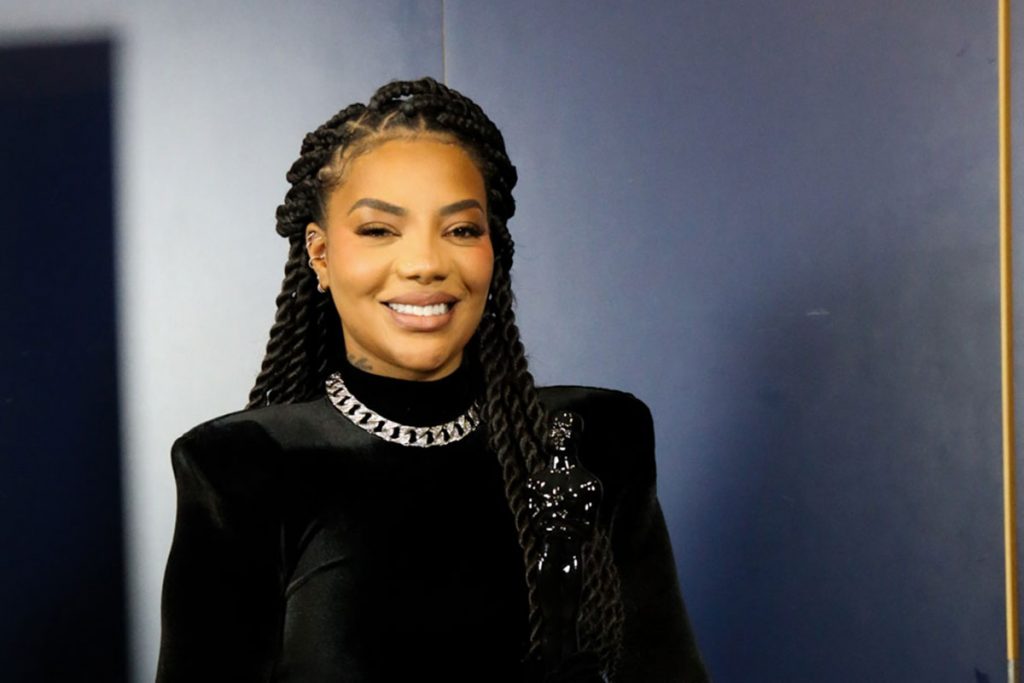 Ludmilla esbanjou elegância no evento