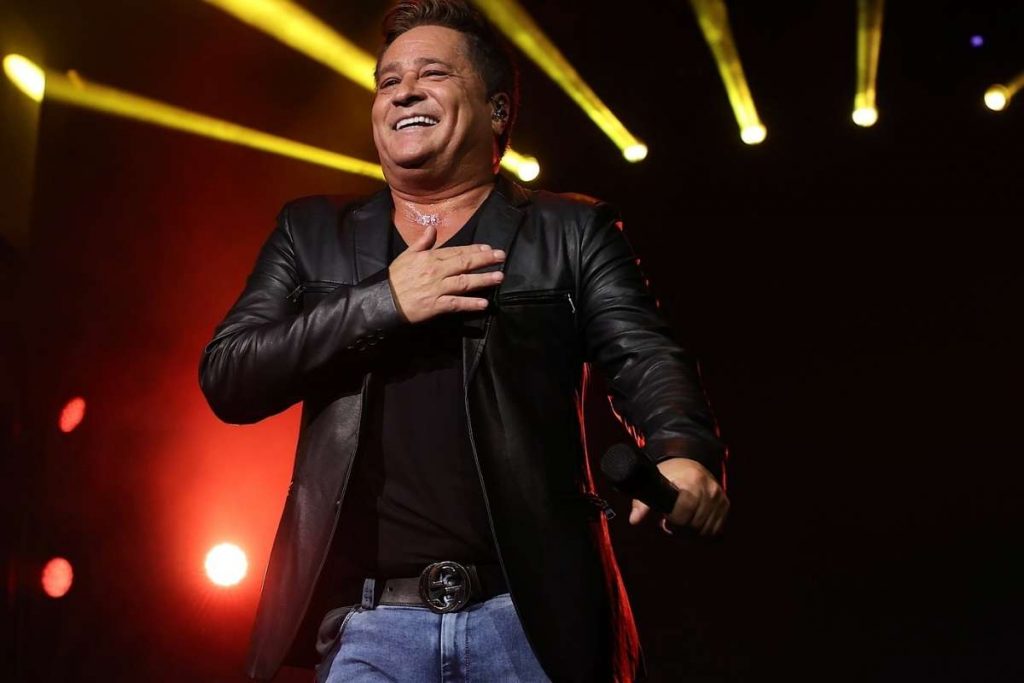 Leonardo canta no Espaço das Américas, em São Paulo