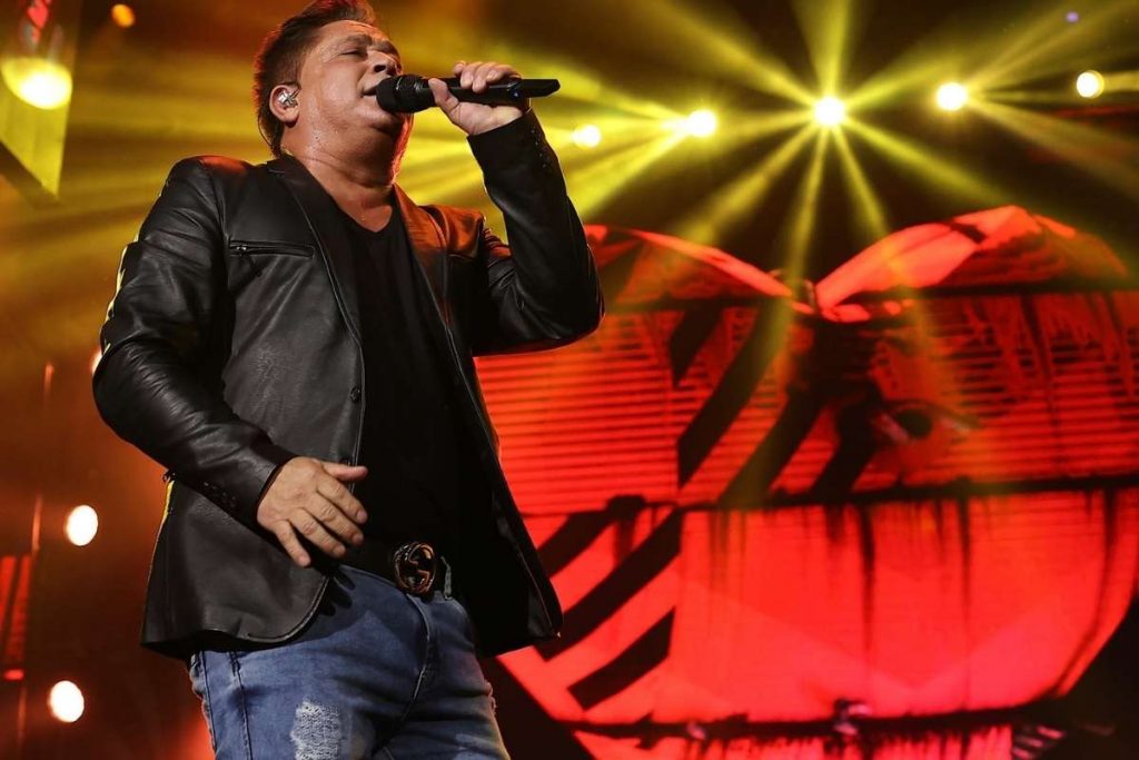 Leonardo canta no Espaço das Américas, em São Paulo.